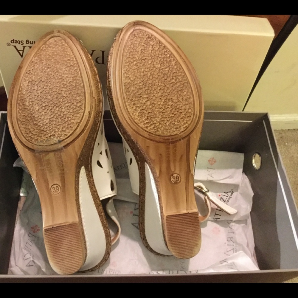 NEW Patrizia by Spring Step white sandals - Picture 2 of 5